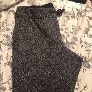 Lululemon size 10 Black/white On the fly 7/8 pants